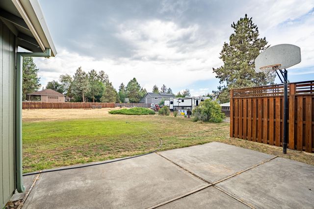 61969 SE 27th Street, Bend, OR 97702