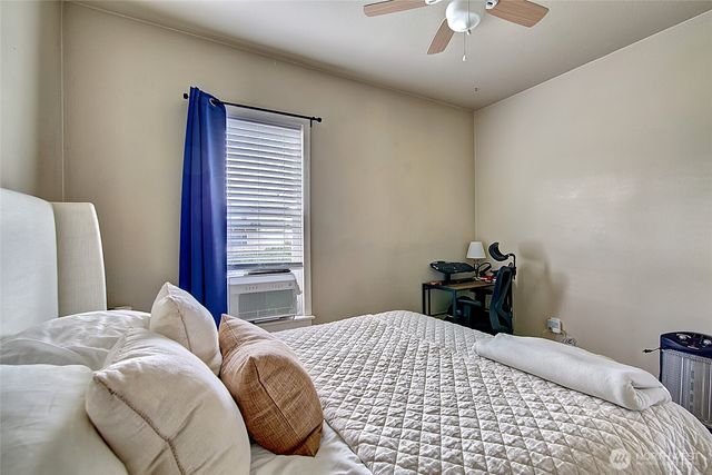 1018 Wall Street SE, Everett, WA 98201