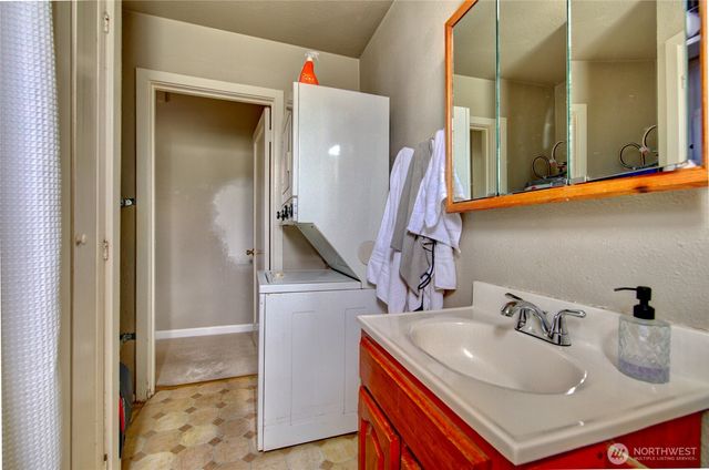 1018 Wall Street SE, Everett, WA 98201