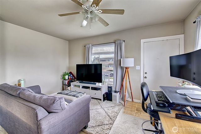 1018 Wall Street SE, Everett, WA 98201