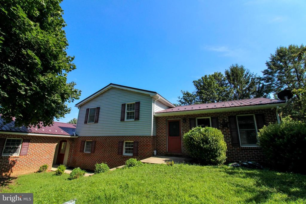 5490 HONEY ROCK COURT, Chambersburg, PA 17202