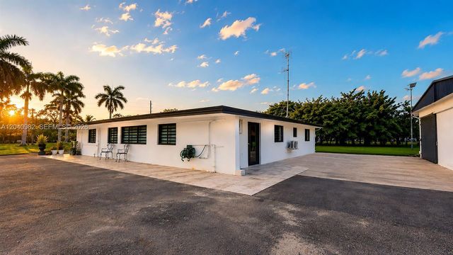 19790 SW 136th St, Miami, FL 33196