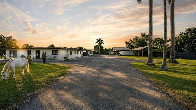 19790 SW 136th St, Miami, FL 33196