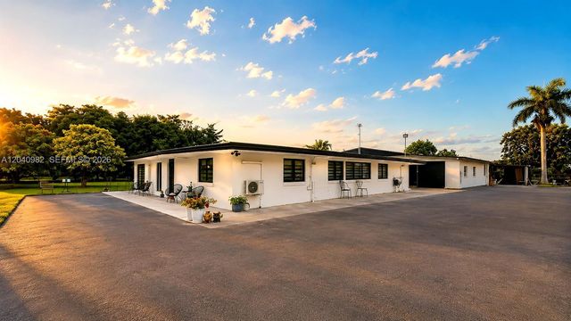 19790 SW 136th St, Miami, FL 33196