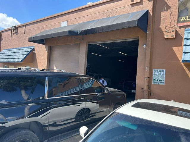 8xxx NW 117th St, Hialeah Gardens, FL 33018