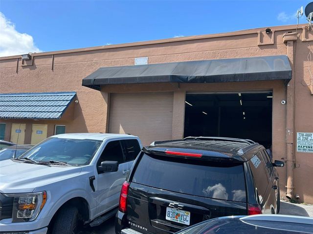 8xxx NW 117th St, Hialeah Gardens, FL 33018