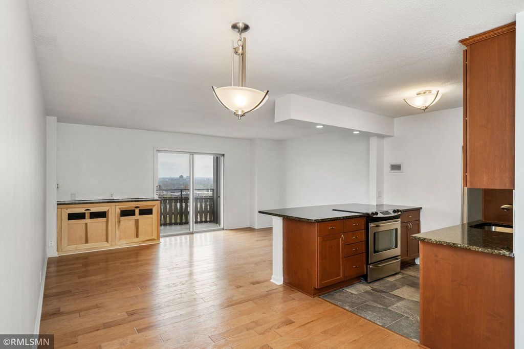 410 Groveland Avenue 1906, Minneapolis, MN 55403 — exterior