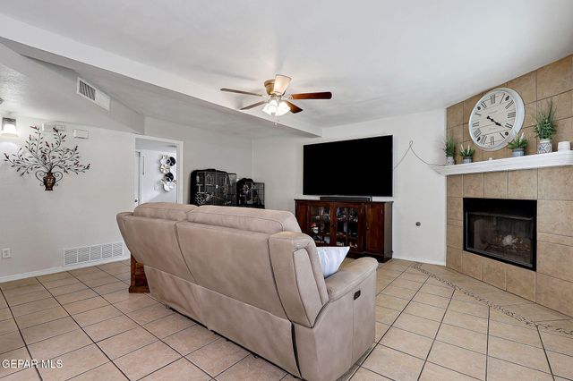 541 Kearney Way, El Paso, TX 79928