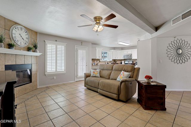 541 Kearney Way, El Paso, TX 79928