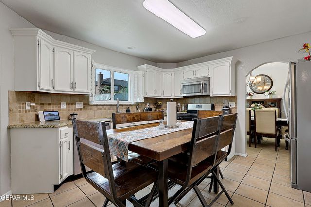 541 Kearney Way, El Paso, TX 79928