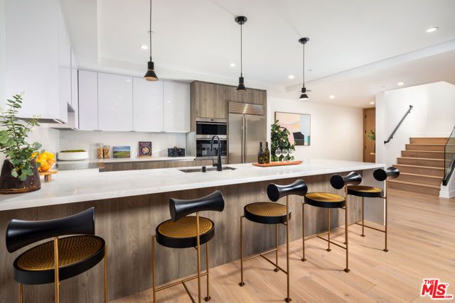 725 N Croft Avenue 103, Los Angeles, CA 90069