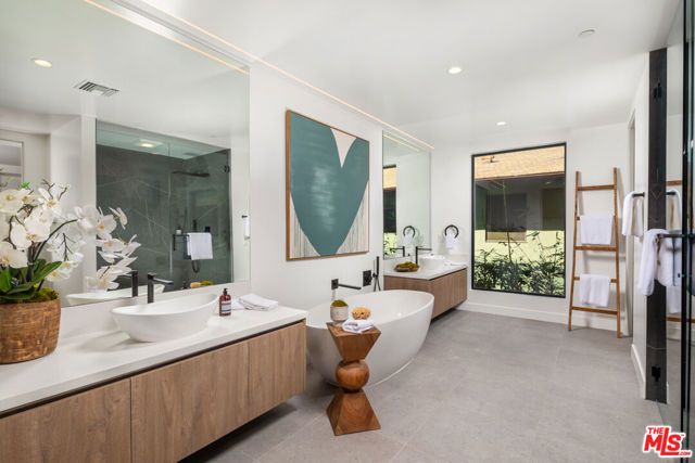 725 N Croft Avenue 103, Los Angeles, CA 90069