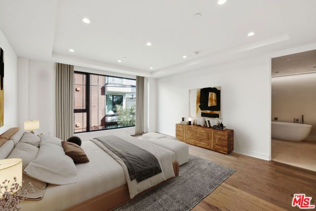 725 N Croft Avenue 103, Los Angeles, CA 90069