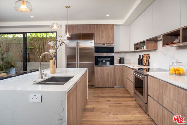 725 N Croft Avenue 103, Los Angeles, CA 90069