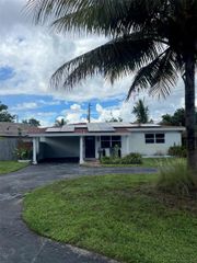 281 NE 41st St, Oakland Park, FL 33334