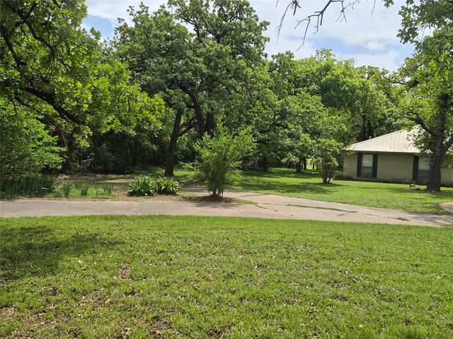 102 Shady Grove Court, Joshua, TX 76058