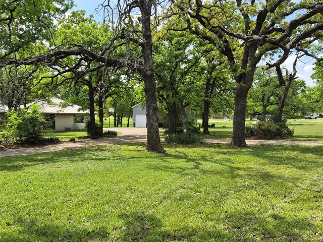 102 Shady Grove Court, Joshua, TX 76058
