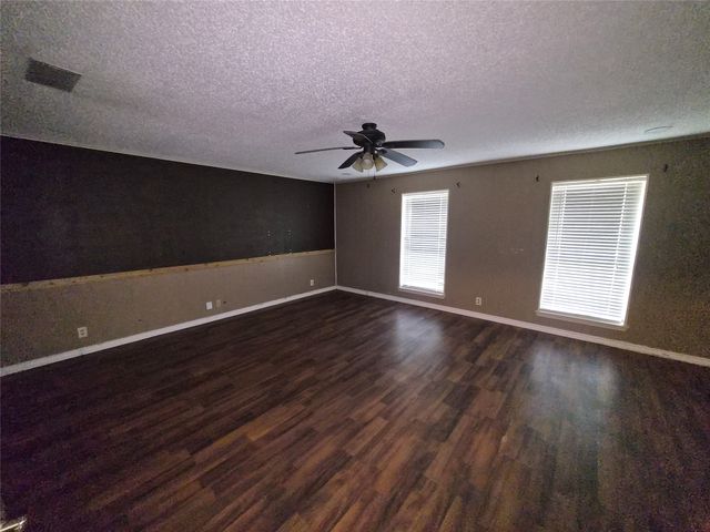 102 Shady Grove Court, Joshua, TX 76058