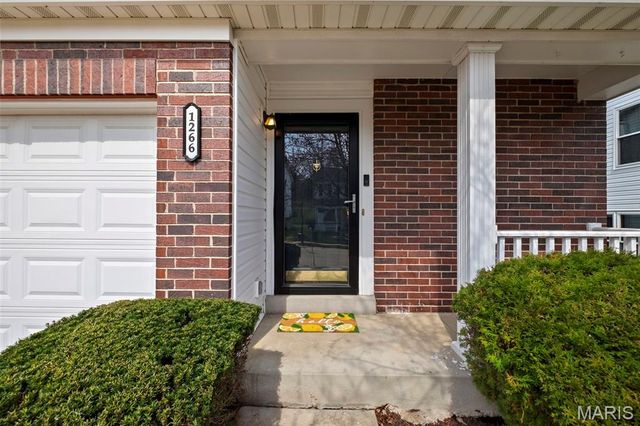 1266 Big Bend Crossing Drive, Manchester, MO 63088