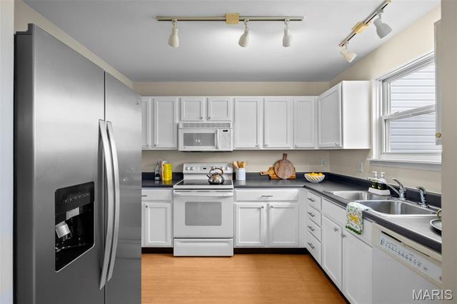 1266 Big Bend Crossing Drive, Manchester, MO 63088