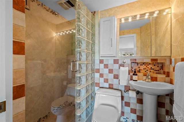 1266 Big Bend Crossing Drive, Manchester, MO 63088