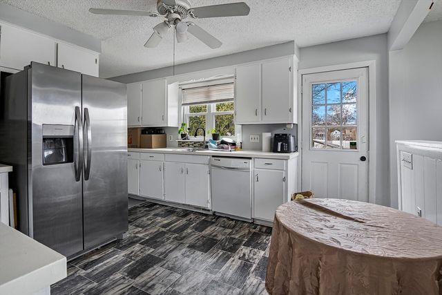 74 Kensington St, Agawam, MA 01030