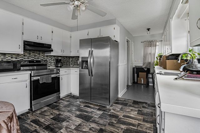 74 Kensington St, Agawam, MA 01030