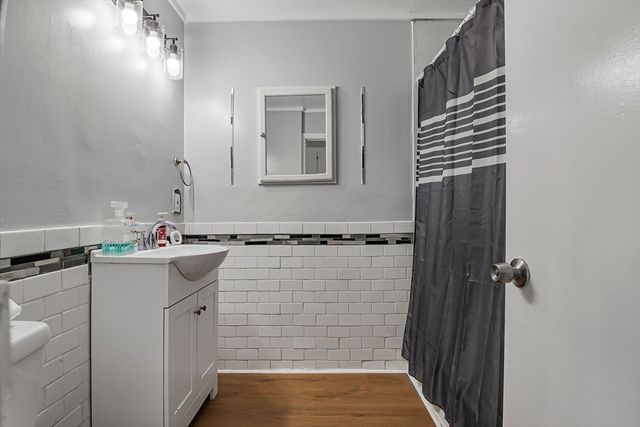 74 Kensington St, Agawam, MA 01030