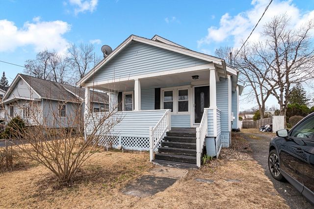 74 Kensington St, Agawam, MA 01030