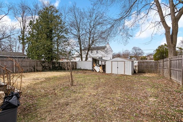 74 Kensington St, Agawam, MA 01030