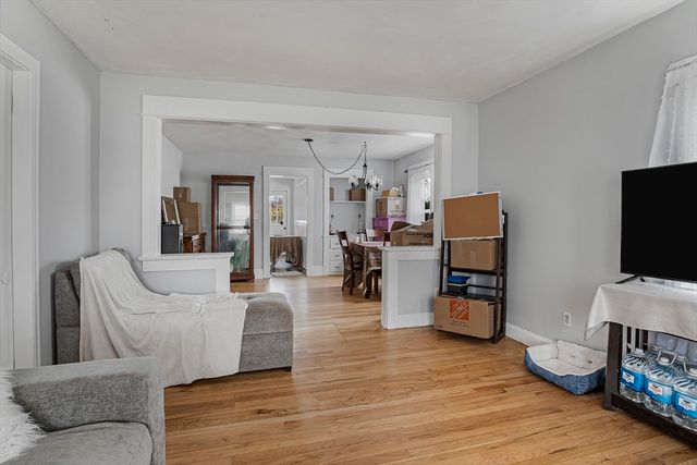 74 Kensington St, Agawam, MA 01030