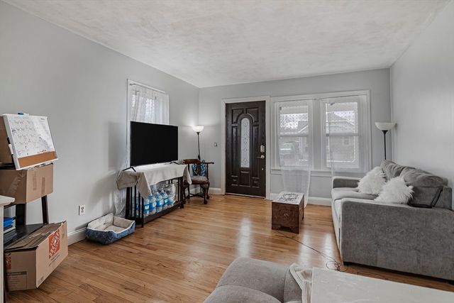 74 Kensington St, Agawam, MA 01030