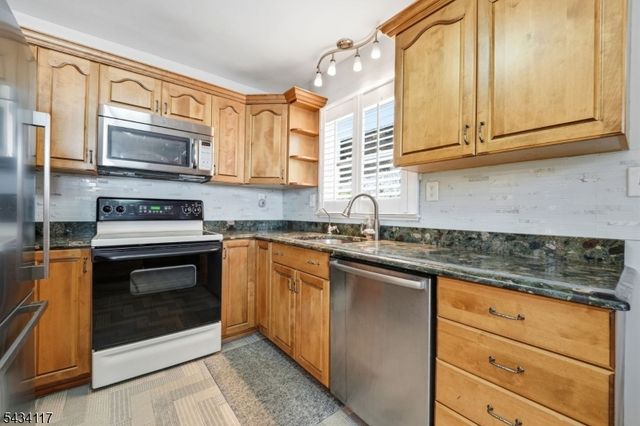 468 Rifle Camp Rd, Woodland Park, NJ 07424