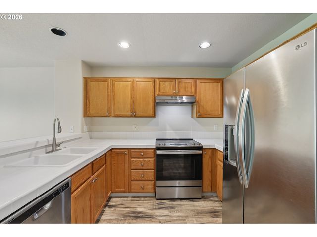 1381 Ne KINNEY St, Hillsboro, OR 97124