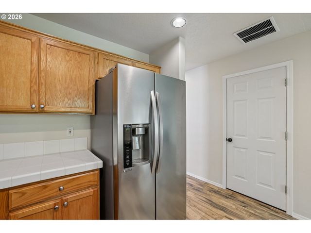 1381 Ne KINNEY St, Hillsboro, OR 97124