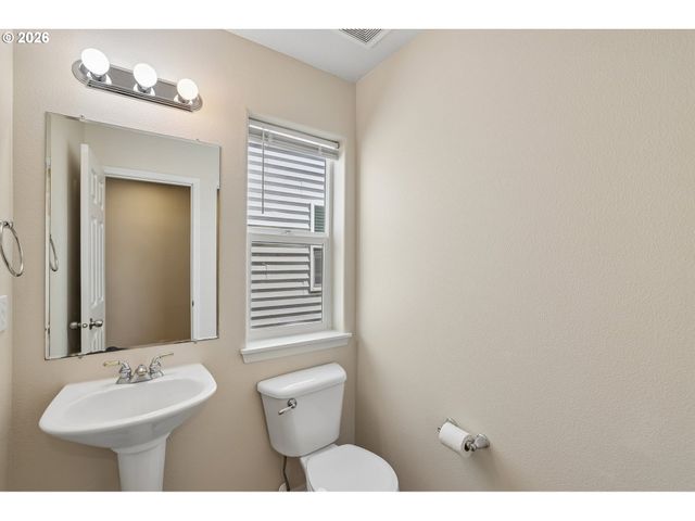 1381 Ne KINNEY St, Hillsboro, OR 97124