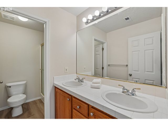 1381 Ne KINNEY St, Hillsboro, OR 97124