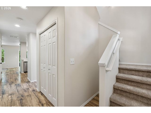 1381 Ne KINNEY St, Hillsboro, OR 97124