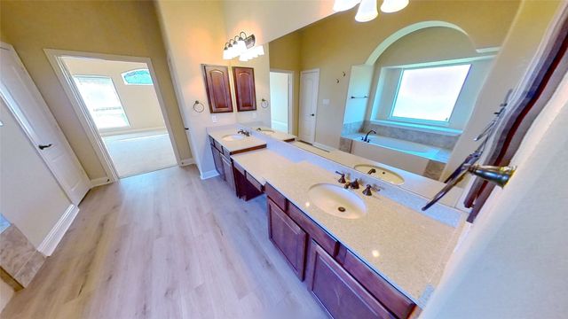 4504 Woodcrest Lane, Mansfield, TX 76063