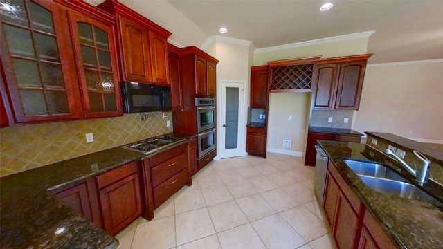 4504 Woodcrest Lane, Mansfield, TX 76063