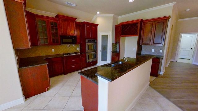 4504 Woodcrest Lane, Mansfield, TX 76063