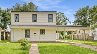 1225 3rd Avenue N, Texas City, TX 77590