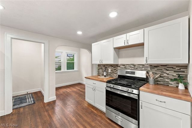 1155 Oxford Road, Cleveland Heights, OH 44121