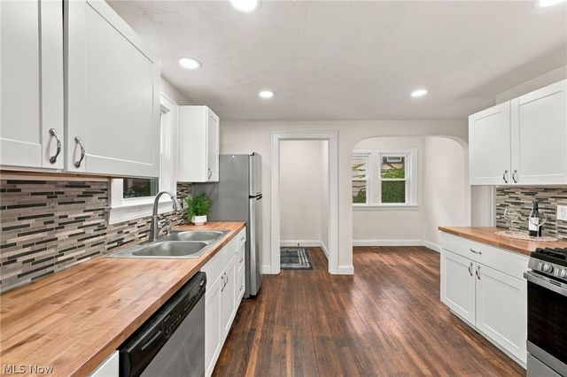 1155 Oxford Road, Cleveland Heights, OH 44121