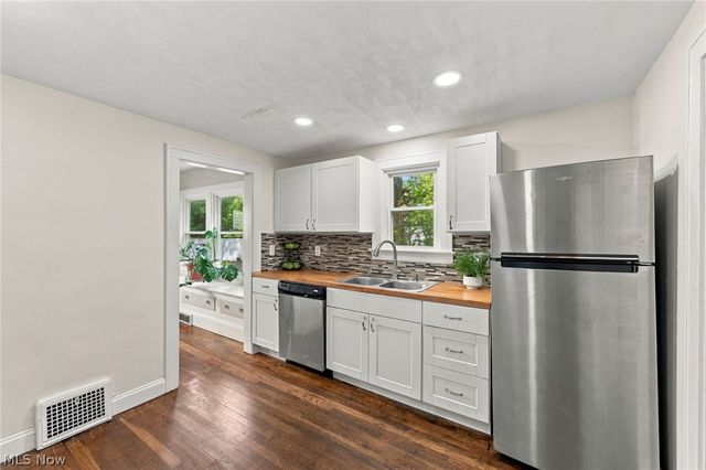 1155 Oxford Road, Cleveland Heights, OH 44121