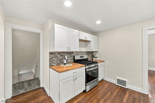 1155 Oxford Road, Cleveland Heights, OH 44121