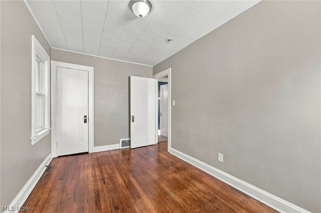 1155 Oxford Road, Cleveland Heights, OH 44121