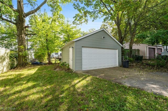1155 Oxford Road, Cleveland Heights, OH 44121