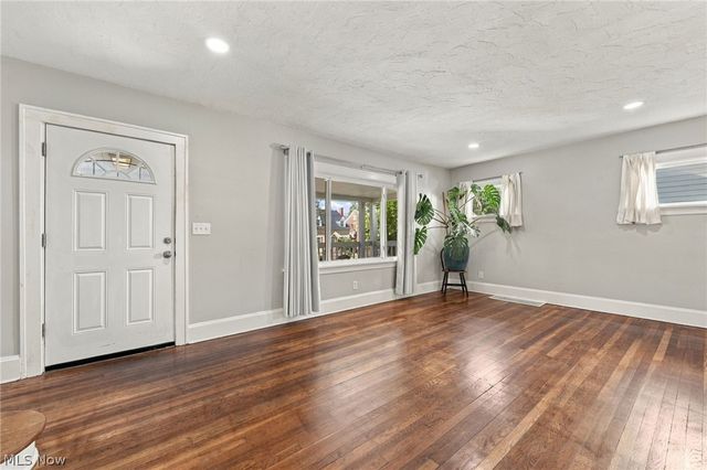 1155 Oxford Road, Cleveland Heights, OH 44121