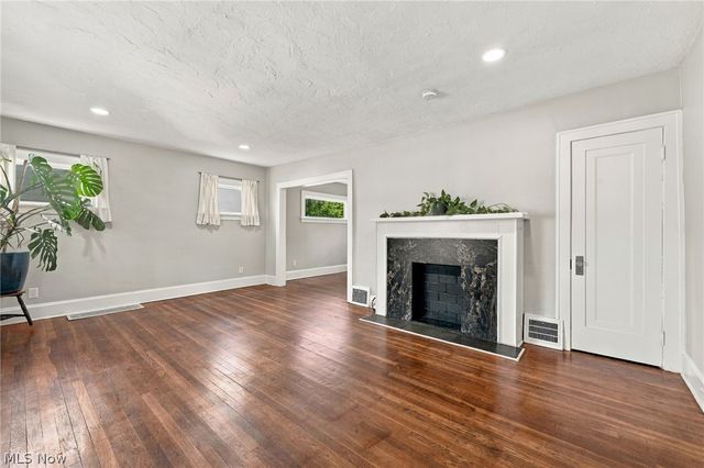 1155 Oxford Road, Cleveland Heights, OH 44121